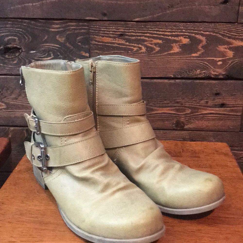 Shoedazzle boots